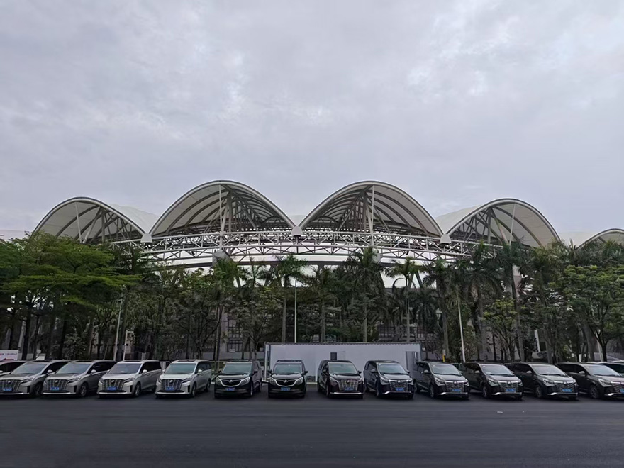 广东佛山广州演唱会明星商务接待带司机租车提供商_广州用车 首选现达汽车租赁公司